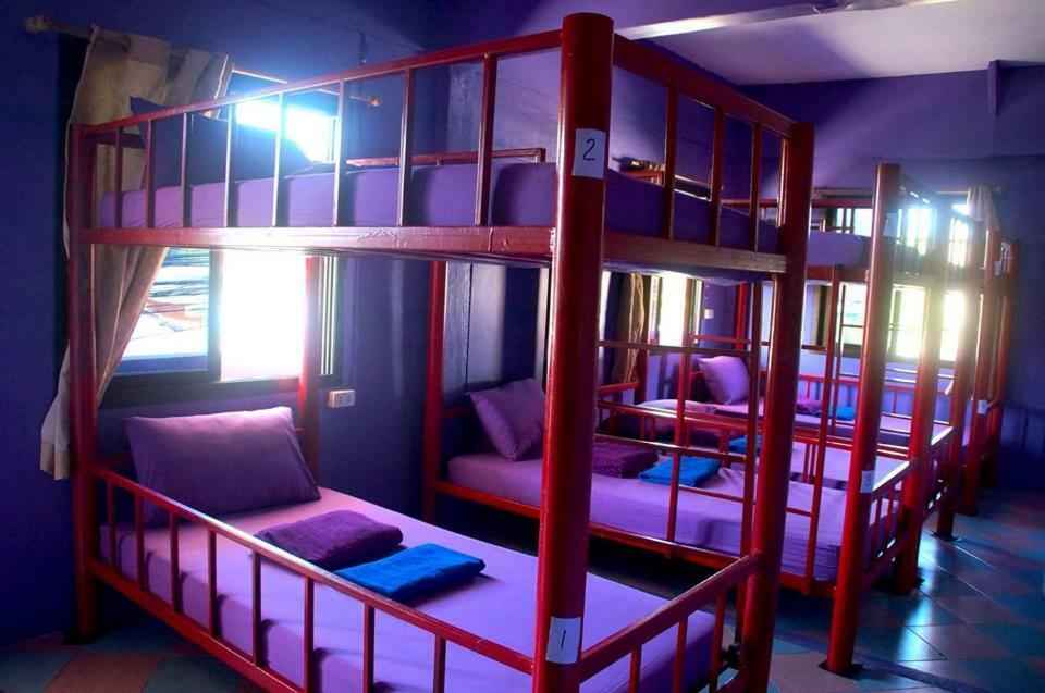 Above & Beyond Hostel Баан Тай Екстериор снимка