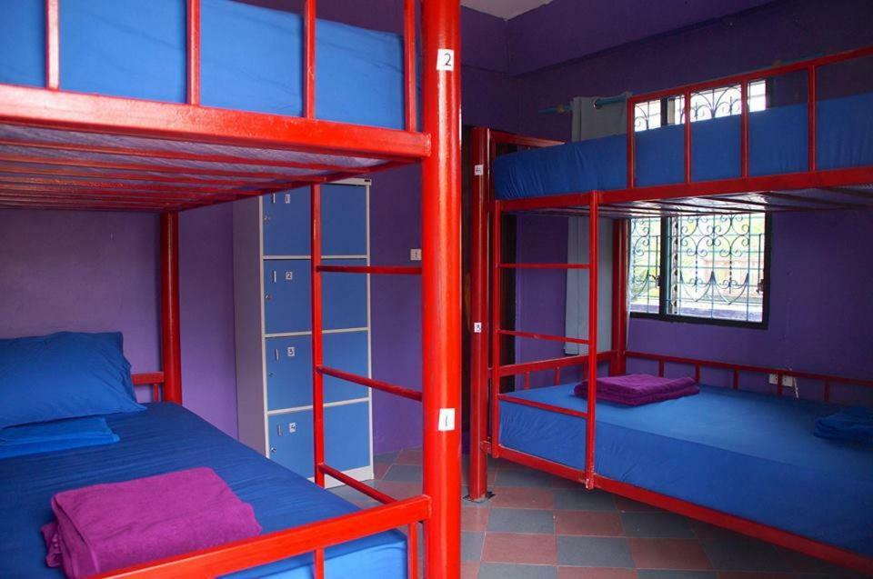 Above & Beyond Hostel Баан Тай Екстериор снимка