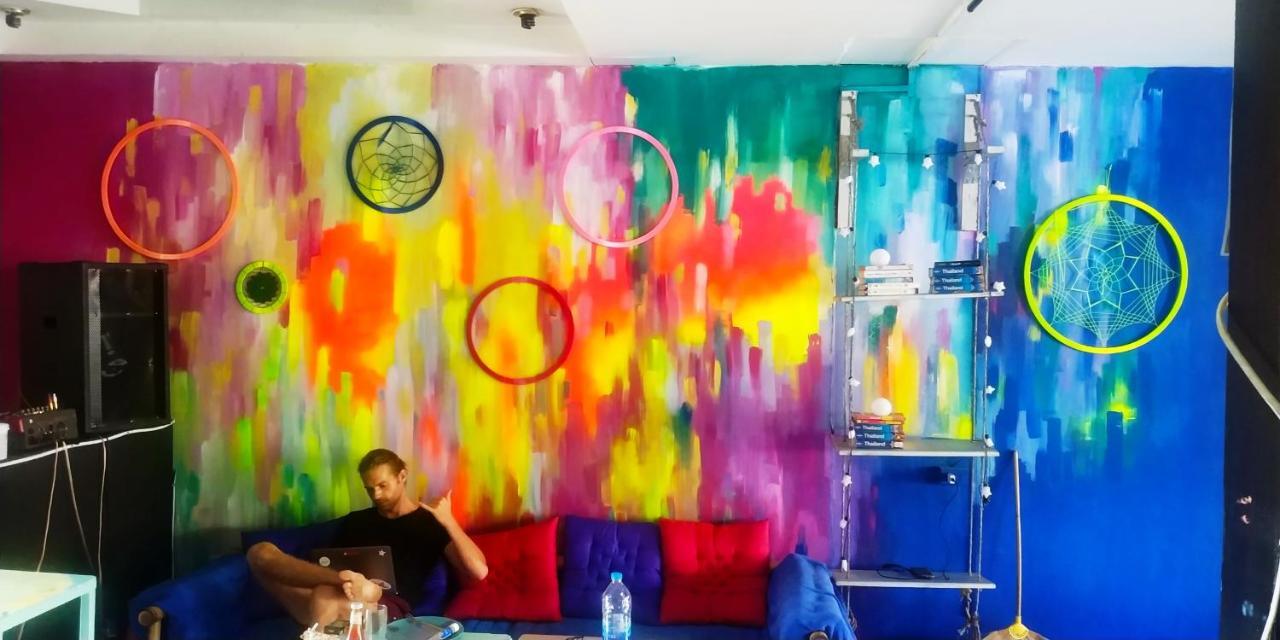Above & Beyond Hostel Баан Тай Екстериор снимка